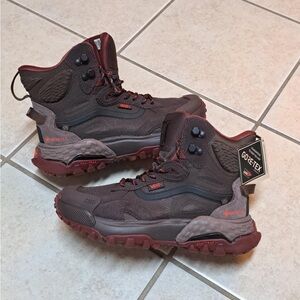 Vans - Crestline GORE-TEX WATERPROOF ALL-TERRAIN SHOE - Wmns size 7.5 / Men's 6